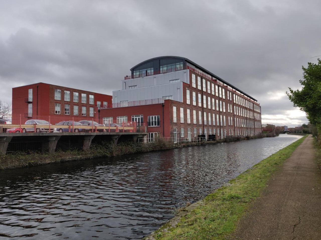 Canal Side Apartment By Serviced Living Liverpool Exterior photo