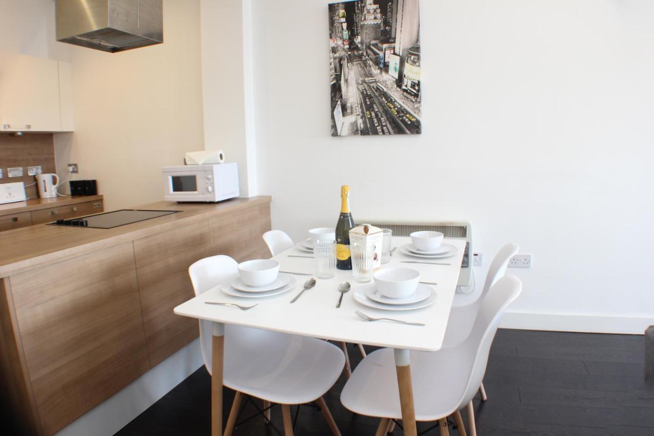 Canal Side Apartment By Serviced Living Liverpool Exterior photo